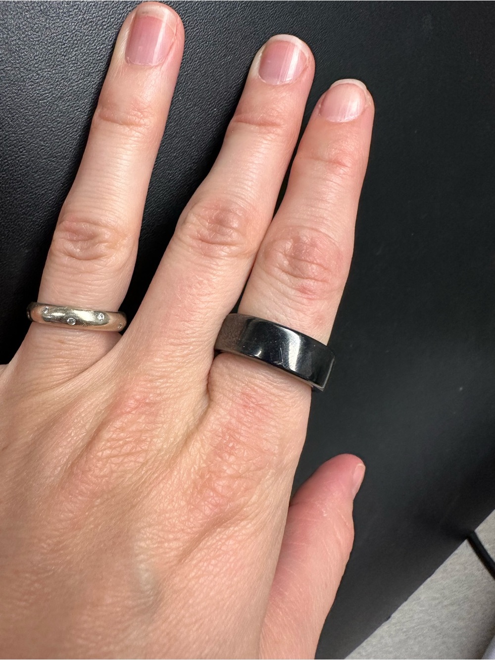 Oura Smart Ring Gen 3 Size 7 Heritage Black with charger - Picture 2 of 8